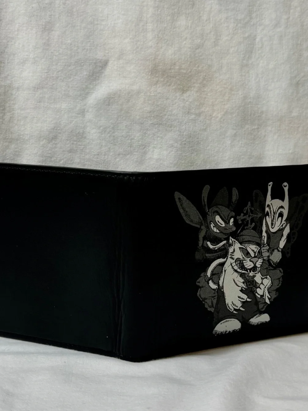 Off White Quote Bifold Characters Black - White